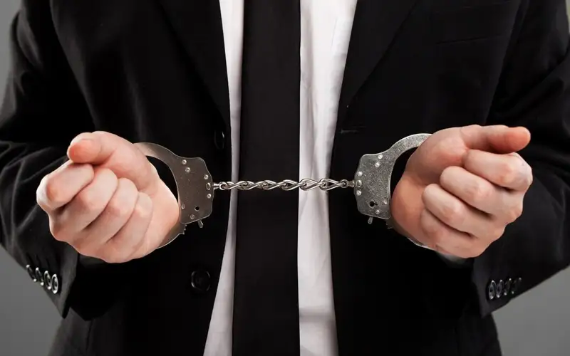  32 млн теңгеден астам заңсыз сыйақы  алған: ШҚО-да арнайы ХҚКО-ның бұрынғы басшысы сотталды