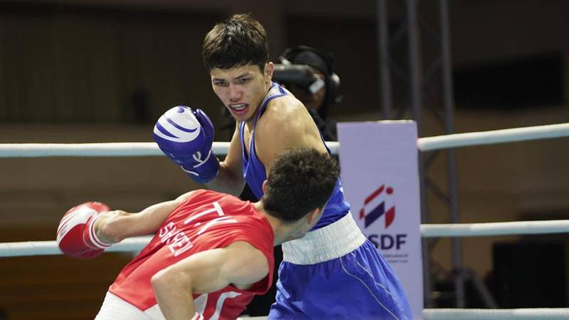 Азия чемпионаты: Санжар Тәшкенбай Тәжікстан боксшысын жеңіп, жартылай финалға өтті