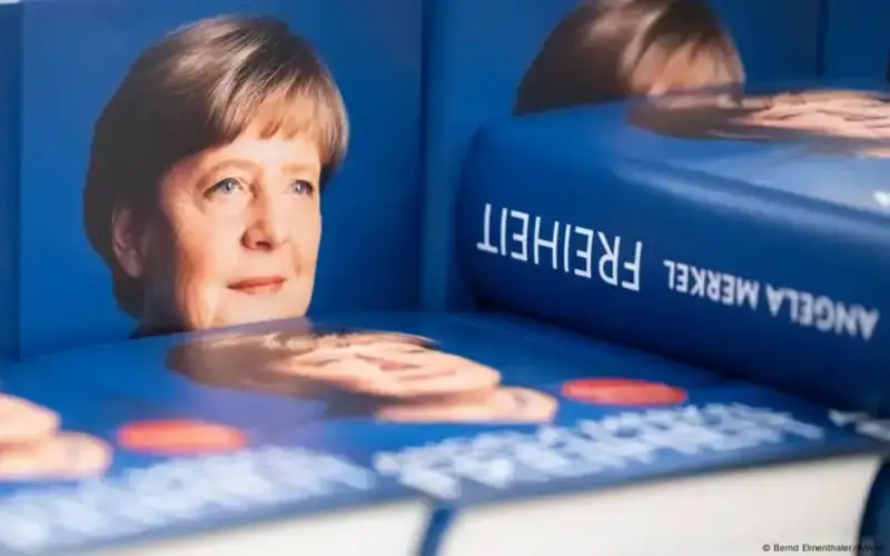 Германиянинг собиқ канцлери Ангела Меркелнинг китоби чиқиши билан бестселлерга айланди