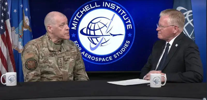 Военно-воздушные силы США работают над решением задачи поддержания боевой готовности бомбардировочной и наземной ракетной составляющей ядерной триады страны, передает собственный корреспондент агентства Кazinform со ссылкой на Министерство обороны США.