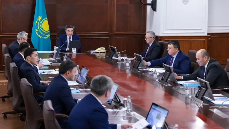 Олжас Бектенов поручил увеличить число субсидируемых внутренних авиарейсов в Мангистауской области