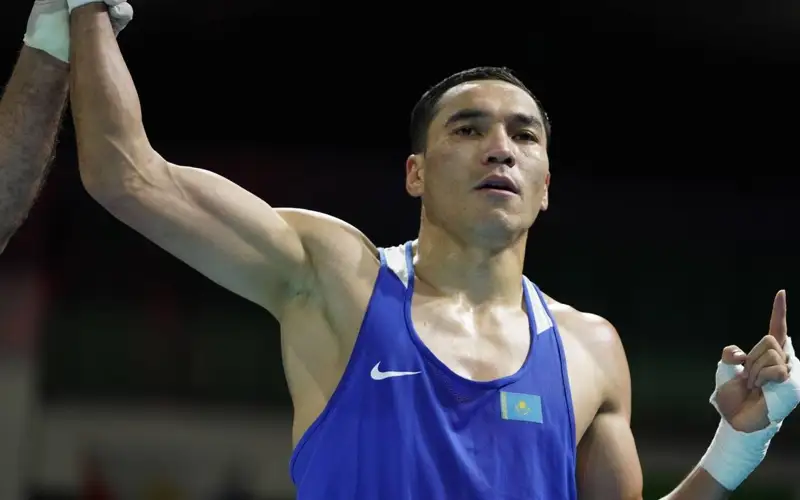 Дулат Бекбауов тәжікстандық боксшыны жеңіп, финалға шықты 