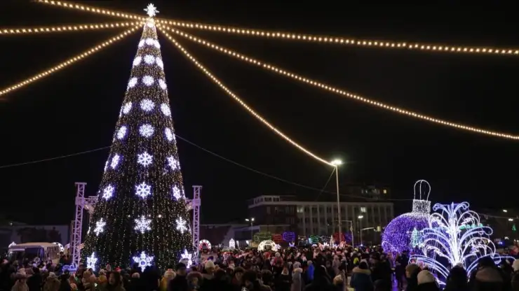 20-метровые елки, МАФы и гирлянды — как и когда начнут украшать Караганду к Новому году