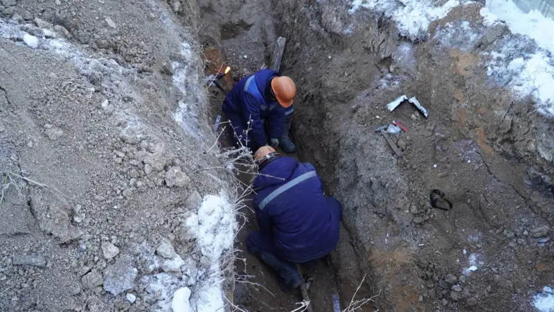 Kókshetaýda elektr kabeliniń zaqymdanýyna baılanysty 450 abonent jylýsyz qaldy