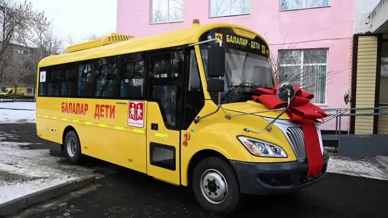 Kassym-Jomart Tokayev presents bus to Secondary School No1 in Khromtau