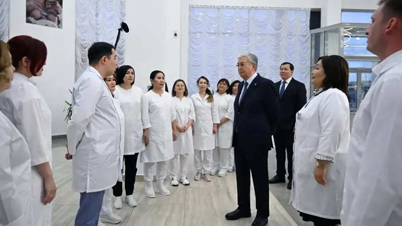  Президент посетил областной перинатальный центр в Актобе 