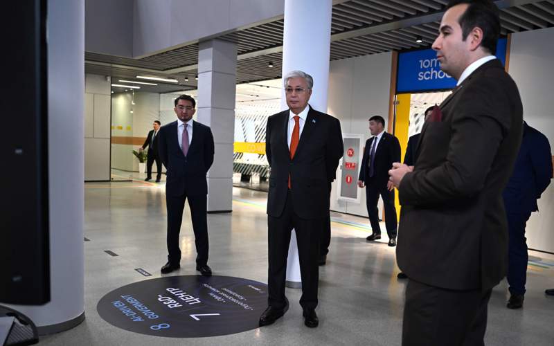 托卡耶夫参观Alem.AI人工智能中心,推动哈国成为人工智能前沿国家 托卡耶夫参观Alem.AI人工智能中心,推动哈国成为人工智能前沿国家