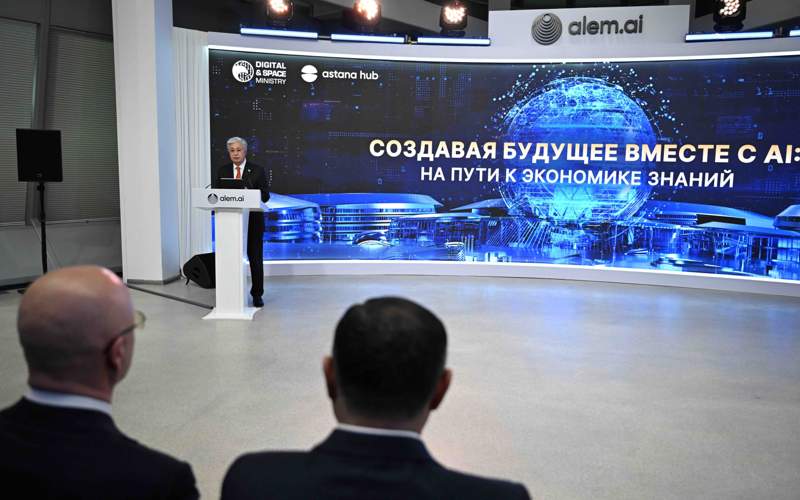 托卡耶夫参观Alem.AI人工智能中心,推动哈国成为人工智能前沿国家 托卡耶夫参观Alem.AI人工智能中心,推动哈国成为人工智能前沿国家