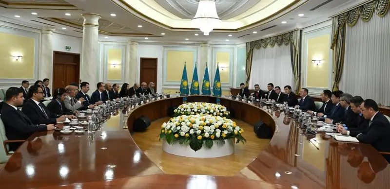 哈国外长同阿拉伯国家驻哈大使举行集体会晤