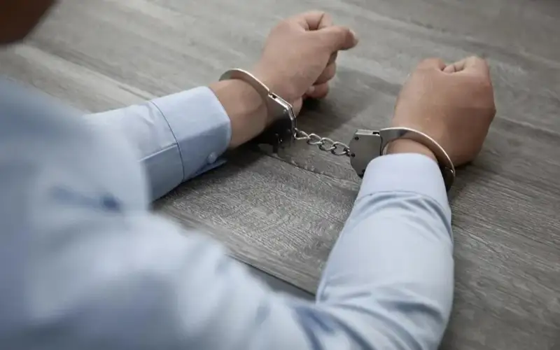 Қирғизистонда собиқ прокурор ҳокимиятни зўравонлик билан эгаллаб олишда айбланиб ҳибсга олинди