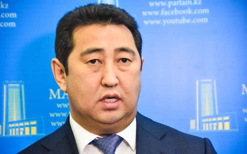 Айдарбек Сапаров