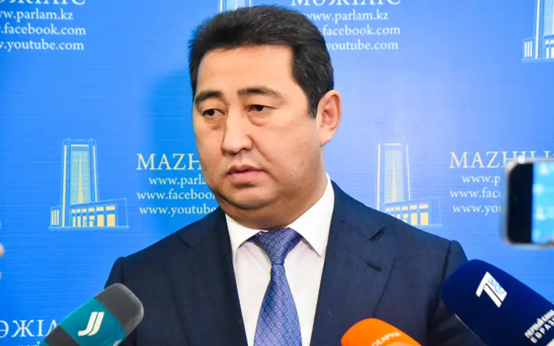 Айдарбек Сапаров