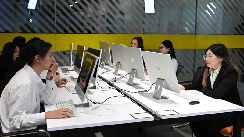 Prezıdentke jasandy ıntellekt salasyndaǵy otandyq ónimder tanystyryldy   https://kaz.inform.kz/news/prezidentke-zhasandi-intellekt-salasindagi-otandik-onmder-tanistirildi-4d51fe/