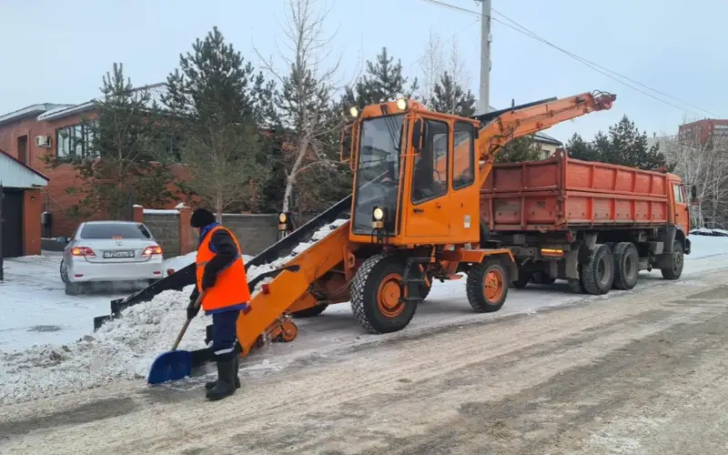 Почти миллион кубометров снега вывезли из Астаны с начала зимнего периода