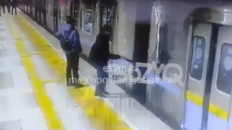 Мужчина погиб в метро Алматы: появилось видео с места трагедии