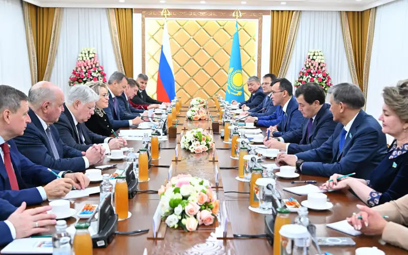 Мәулен Әшімбаев Валентина Матвиенкомен кездесті