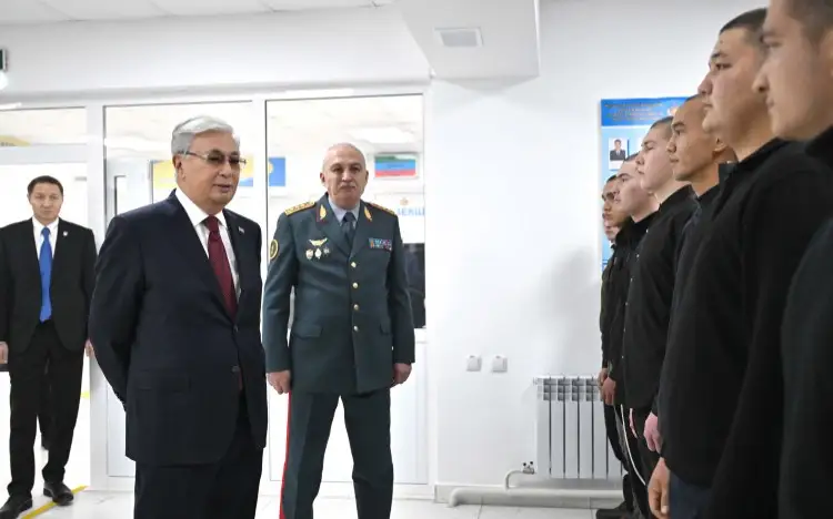 Глава государства посетил отдел по делам обороны Каратальского района