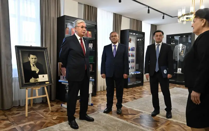 Президент Үштөбе қаласында орналасқан Кемел Тоқаев атындағы орта мектепке барды