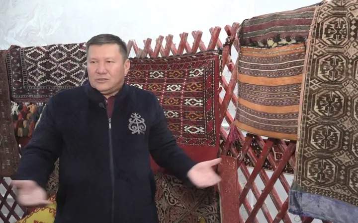 Житель Мангистау собирает национальные изделия, хранящие 250-летнюю историю тюркских народов Житель Мангистау собирает национальные изделия, хранящие 250-летнюю историю тюркских народов