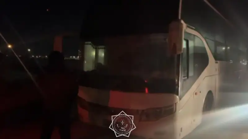 15 пассажиров застрявшего на трассе автобуса эвакуировали МЧС РК