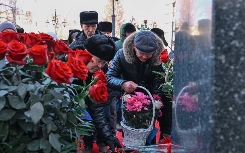 Қайрат Рысқұлбековтің ескерткіші