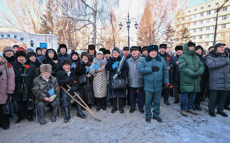 Қайрат Рысқұлбековтің ескерткіші