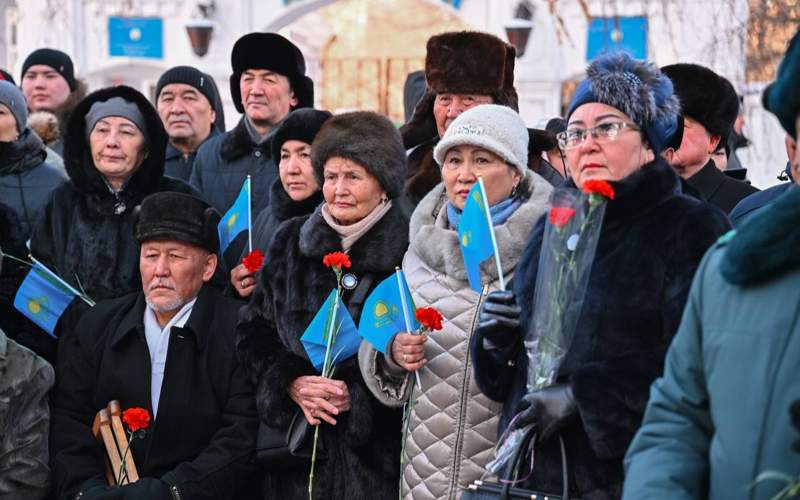 Қайрат Рысқұлбековтің ескерткіші