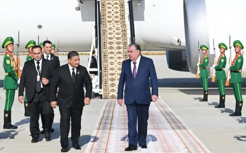 Tajikistan President arrives in Turkmenistan on working visit