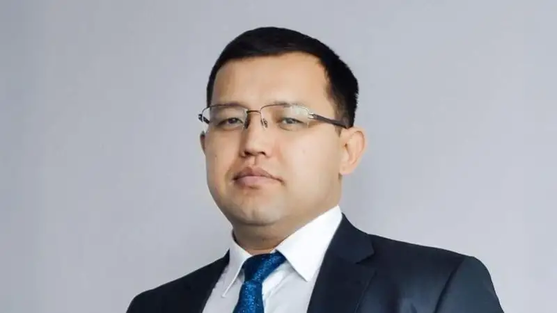 экономист Олжас Худайбергенов 