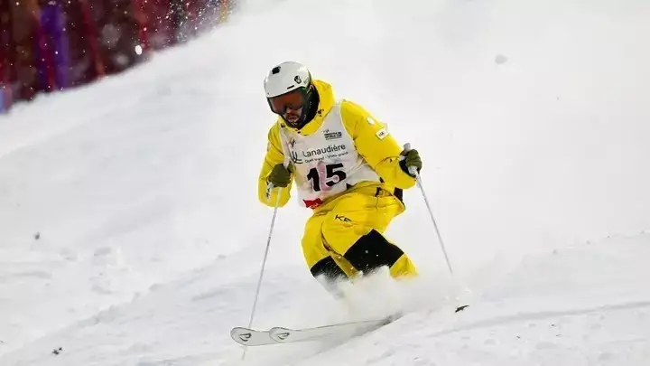 Pavel Kolmakov cruised into main event of FIS Freestyle Moguls World Cup in Georgia