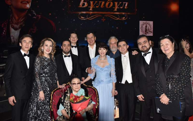95-летие Бибигуль Тулегеновой отметили в Алматы