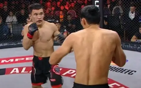 Казахстанские бойцы нокаутировали узбекистанцев на турнире в Шымкенте