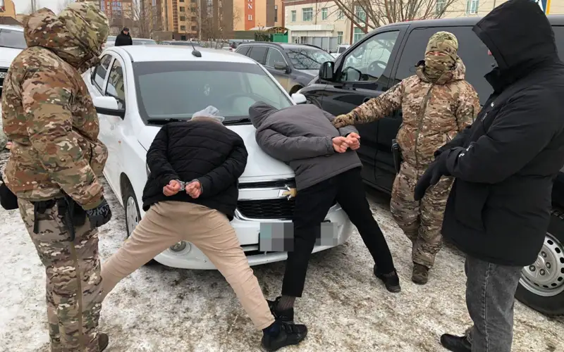 Двух отчисленных студентов задержали за распространение наркотиков в Акмолинской области