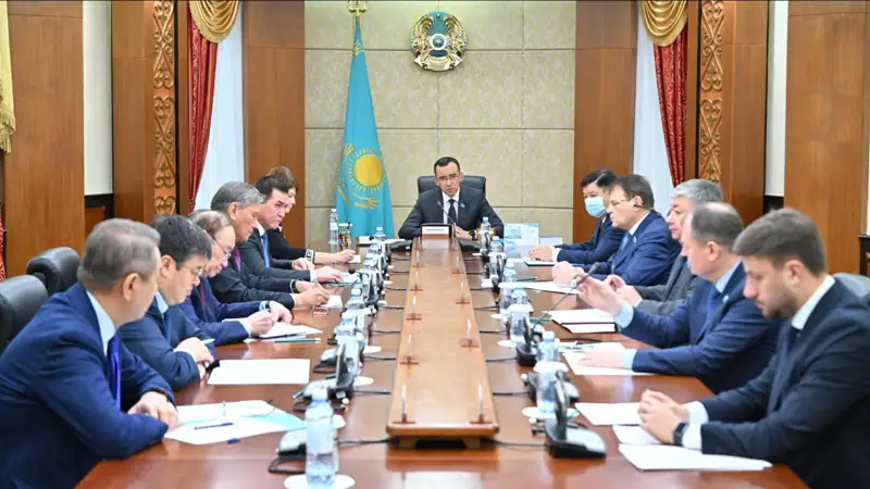 Senatorlar shalǵaı eldimekenderge barady