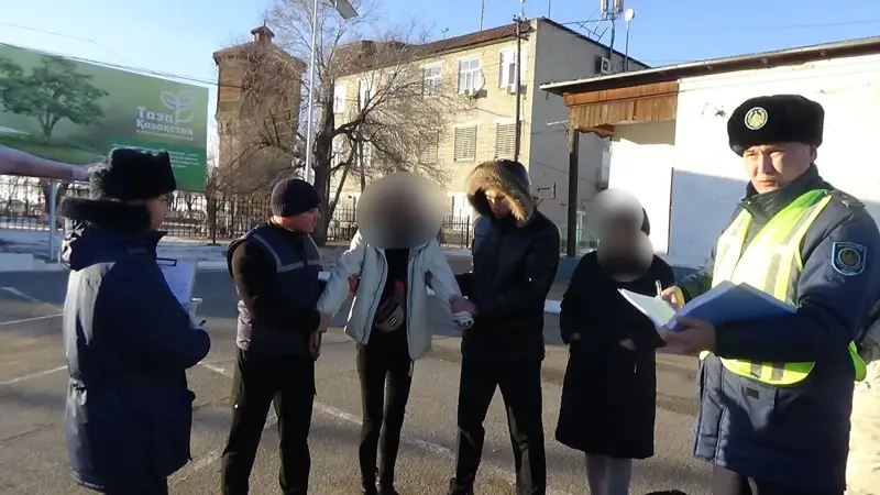 Qyzylorda oblysynda asa iri mólsherde sıntetıkalyq esirtki tasymaldaǵan azamatsha ustaldy