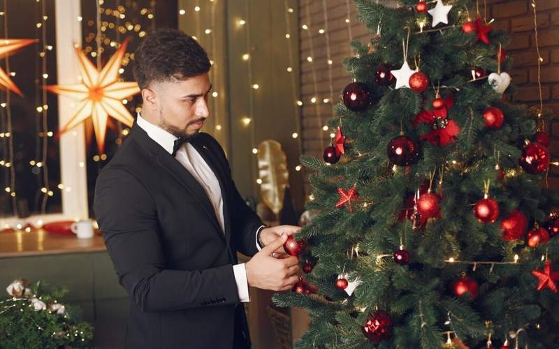 Семейде шырша безендіру кезінде мұғалімнің жарақат алуына қатысты білім бөлімінің басшысы жұмыстан шығарылды Семейде шырша безендіру кезінде мұғалімнің жарақат алуына қатысты білім бөлімінің басшысы жұмыстан шығарылды