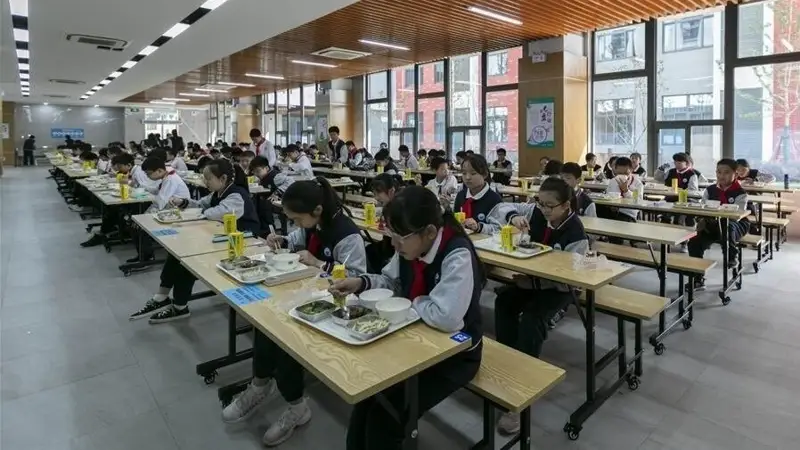 Школьная столовая в Китае