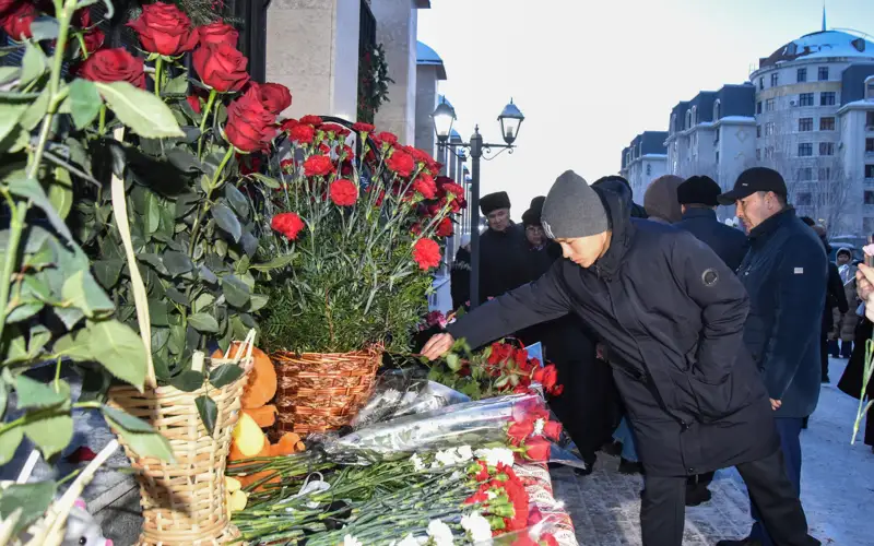 Возложение цветов в посольстве Азербайджана.