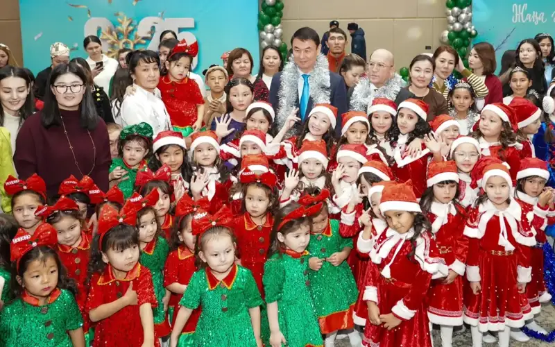 Туркистонлик ўқувчилар Президент арчасида иштирок этишди