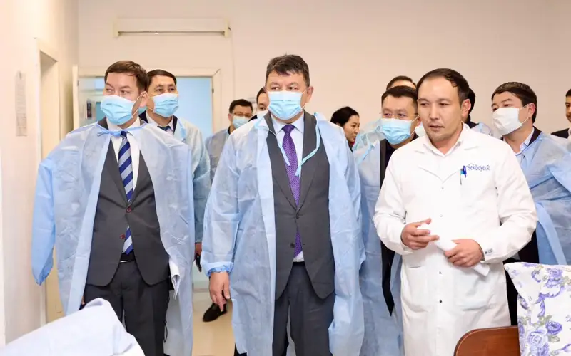 Канат Бозумбаев посетил пострадавших пассажиров самолета авиакомпании Azerbaijan Airlines