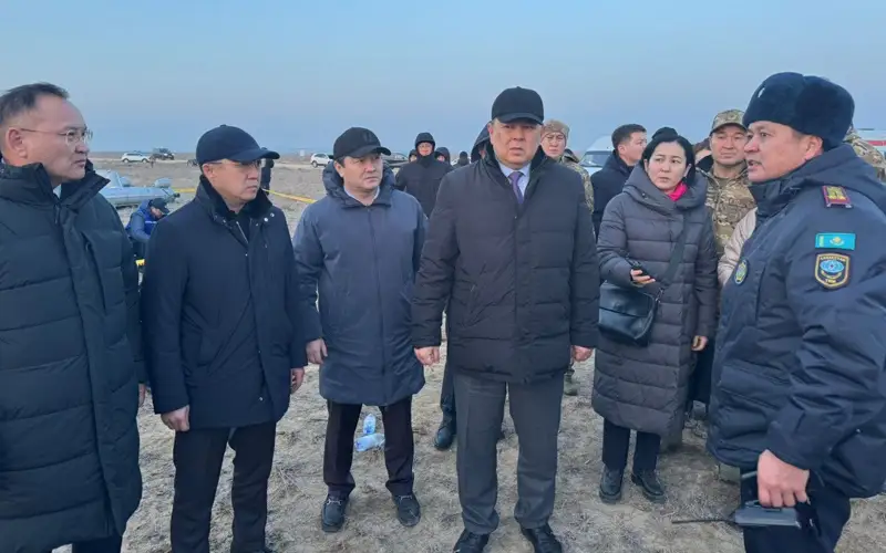 Правительственная комиссия начала работу на месте крушения самолета в Актау