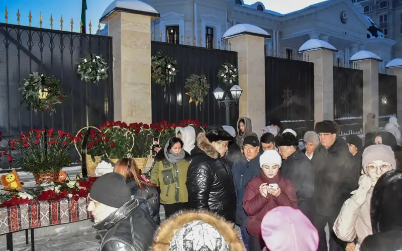 Kazakhs carry flowers to Azerbaijani Embassy in Astana