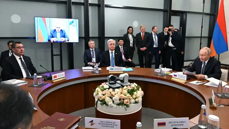 Касым-Жомарт Токаев принял участие в заседании Высшего совета ЕАЭС в узком составе