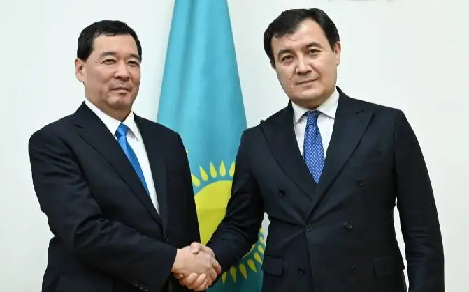 Newly-appointed Ambassador of Japan Yasumasa Iijima presents credentials to Kazakh Deputy FM 