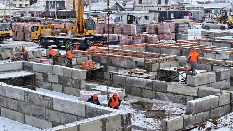 Строительство в Костанае, строители
