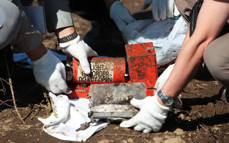 Ақтау маңындағы ұшақ құлаған жерден тағы бір қара жәшік табылды