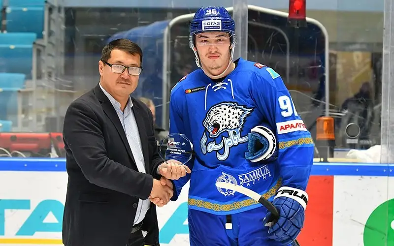 «Barys» qazaqstandyq úsh hokkeıshimen kelisimshart merzimin uzartty