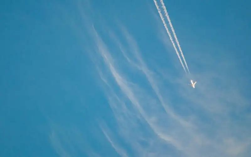 Два пилота погибли при крушении легкомоторного самолета в ОАЭ