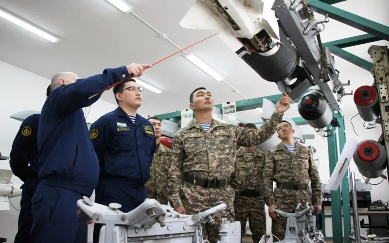 Свыше 500 казахстанских военнослужащих направили на обучение  за рубеж