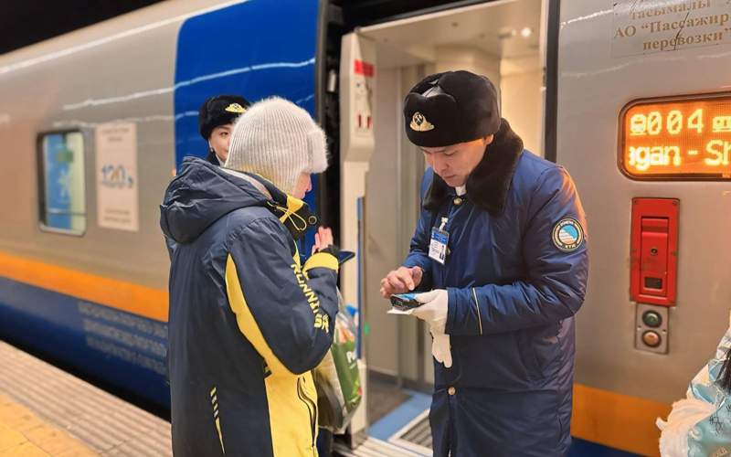 60 тысяч человек проведут новогоднюю ночь в поездах 60 тысяч человек проведут новогоднюю ночь в поездах